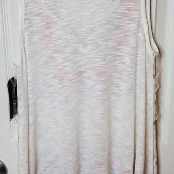 NWT Almost Famous Flowy Tank Top - Picture 2 of 7